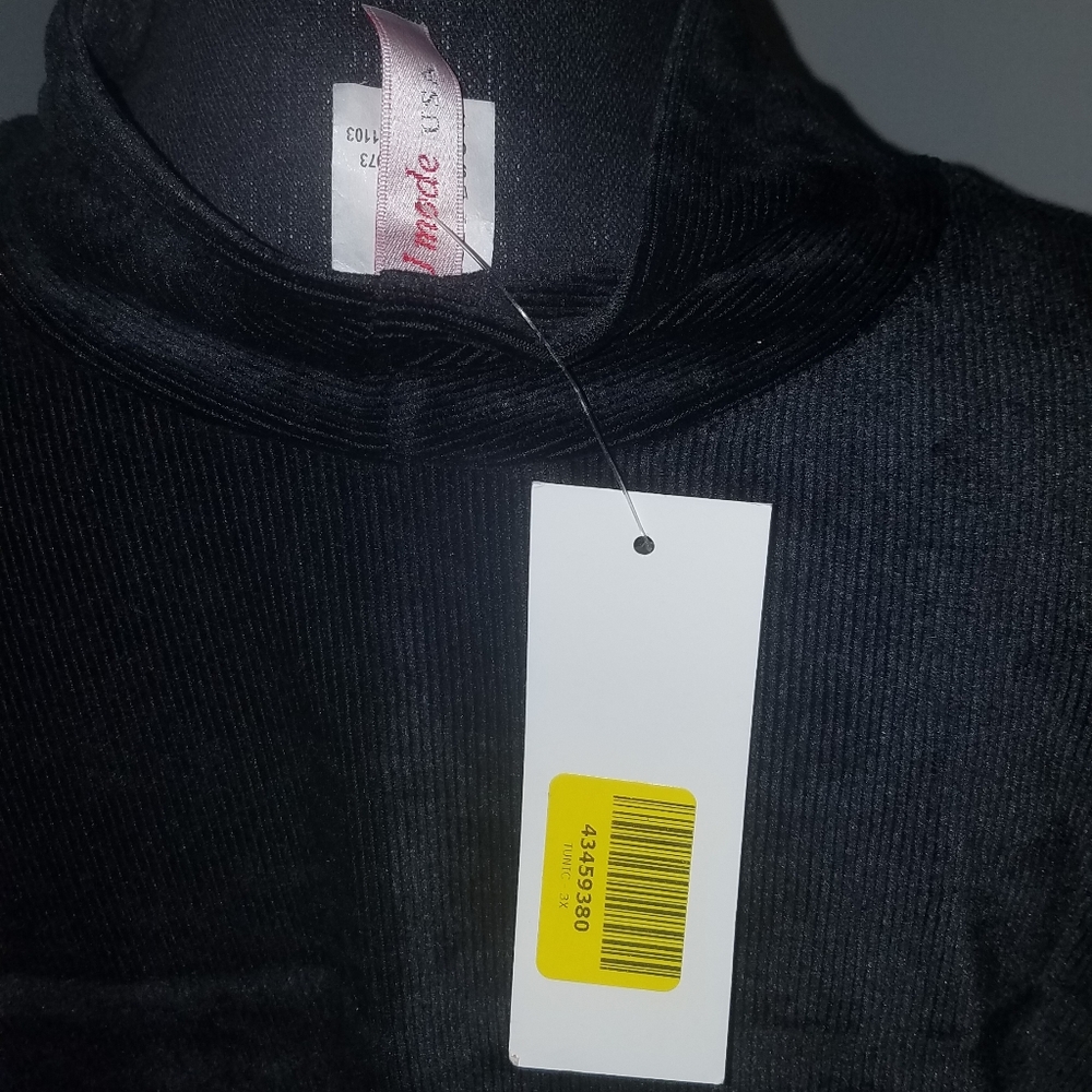 SLEEK BLACK RIBBED TOP WITH COLLAR CUTOUT - Picture 7 of 8